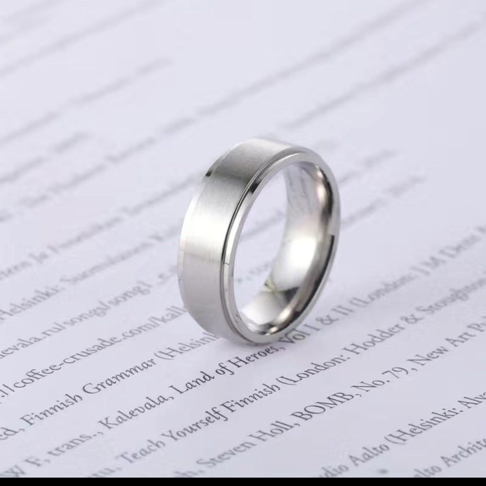 Brand new woman’s stainless steel ring size 7